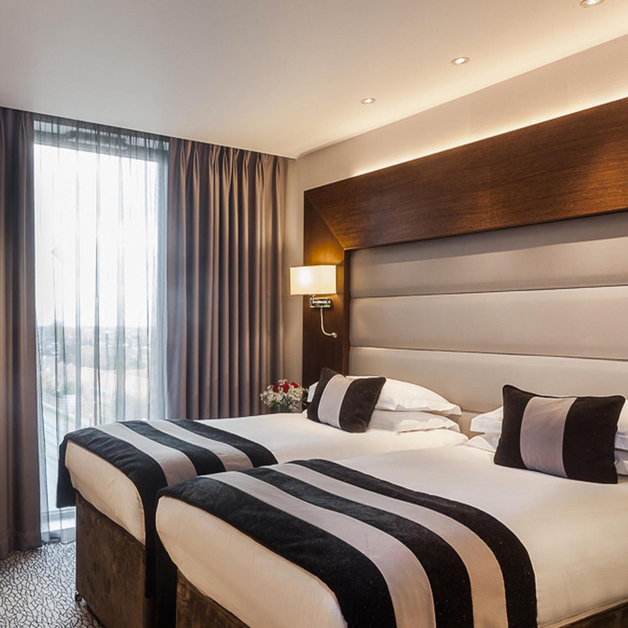 Park Grand Heathrow Hotel Хаунслоу Екстериор снимка