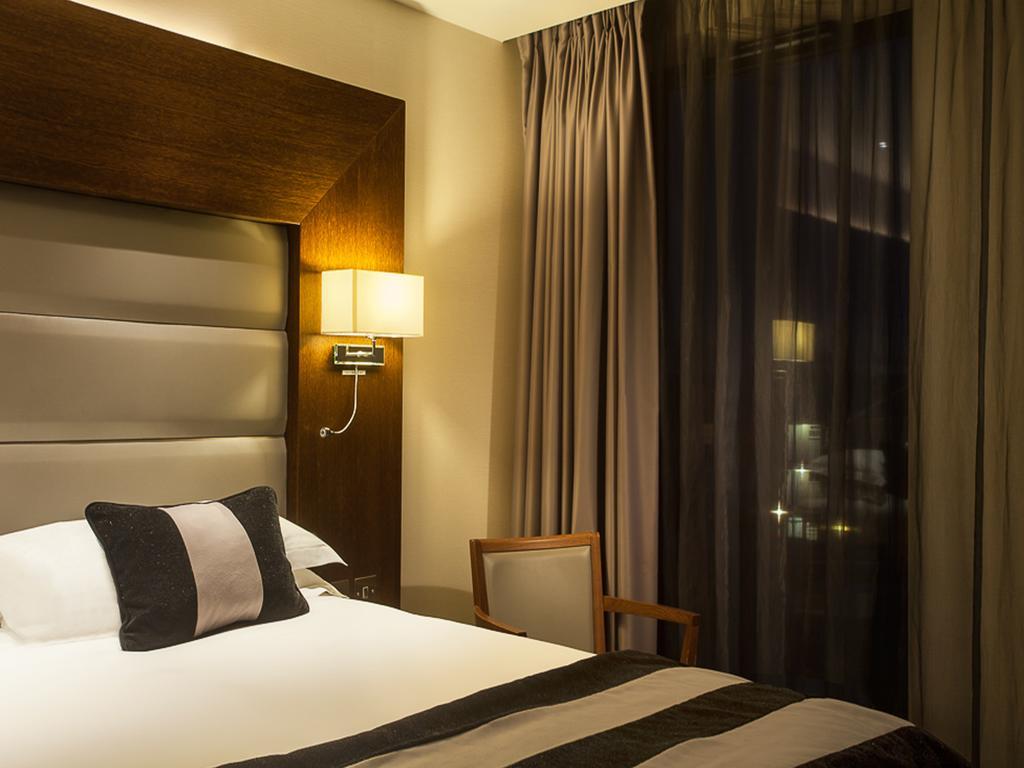 Park Grand Heathrow Hotel Хаунслоу Екстериор снимка