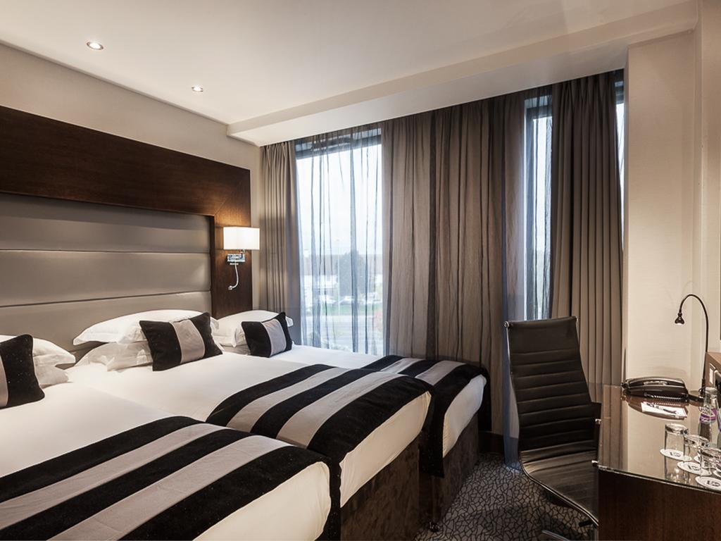 Park Grand Heathrow Hotel Хаунслоу Екстериор снимка