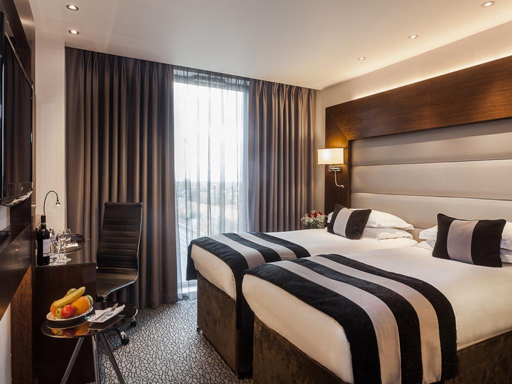 Park Grand Heathrow Hotel Хаунслоу Екстериор снимка