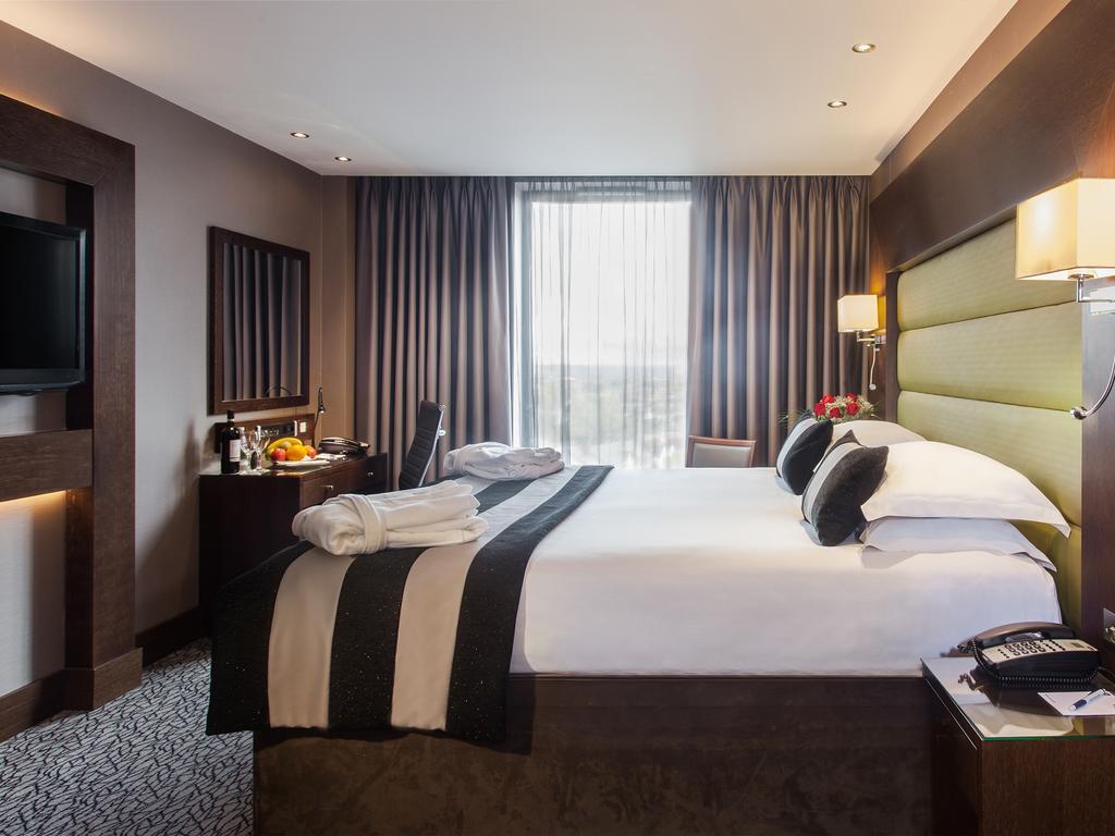 Park Grand Heathrow Hotel Хаунслоу Екстериор снимка