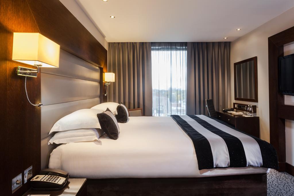 Park Grand Heathrow Hotel Хаунслоу Екстериор снимка