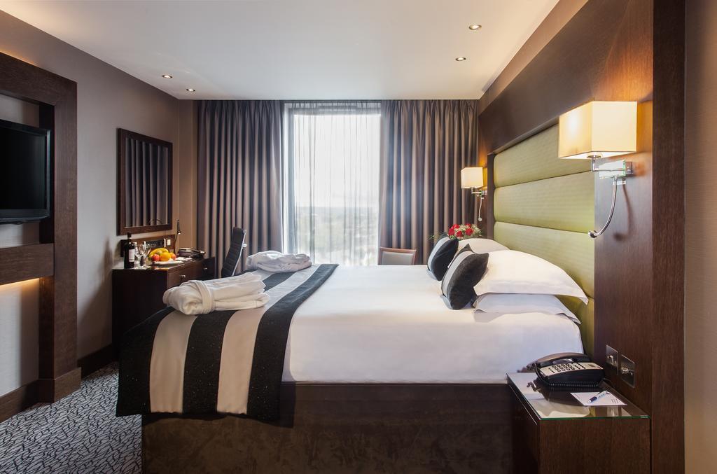 Park Grand Heathrow Hotel Хаунслоу Екстериор снимка