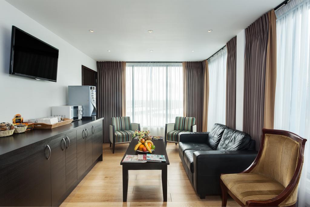 Park Grand Heathrow Hotel Хаунслоу Екстериор снимка