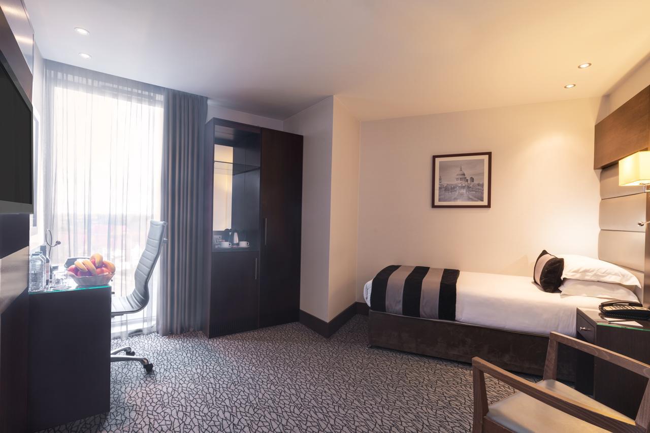 Park Grand Heathrow Hotel Хаунслоу Екстериор снимка