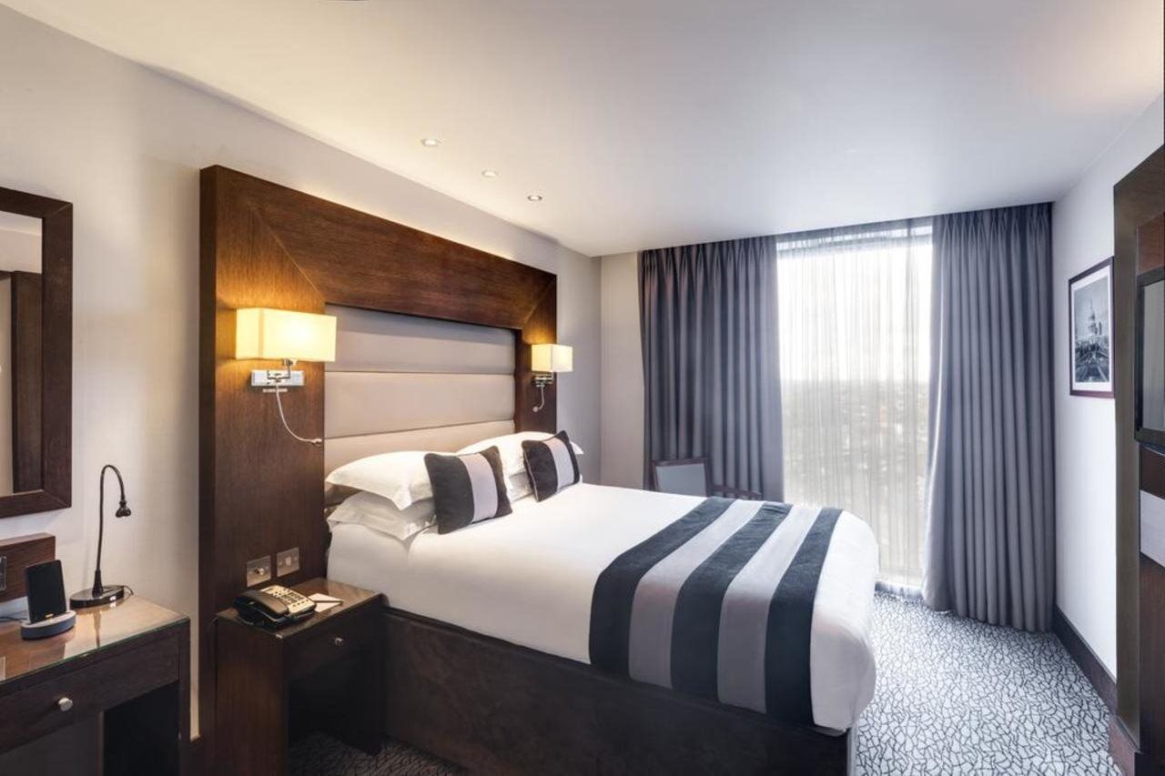 Park Grand Heathrow Hotel Хаунслоу Екстериор снимка